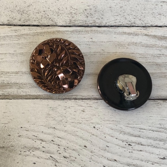 Vintage clip on earrings - Picture 7 of 8